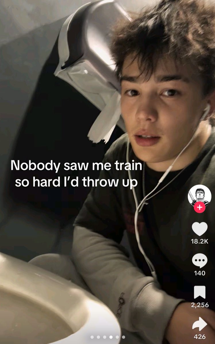 mitsymp4's tweet photo. everytime i see someone posed infront of a toilet i feel nauseous eeughhh 🤢 https://t.co/CLj3WXdlyG