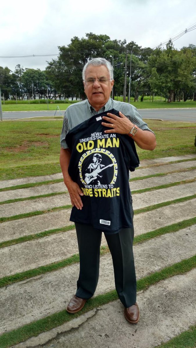 luizmarcos's tweet photo. @DireStraits77 Gave one my old man some time ago!! https://t.co/F8C6aa999d