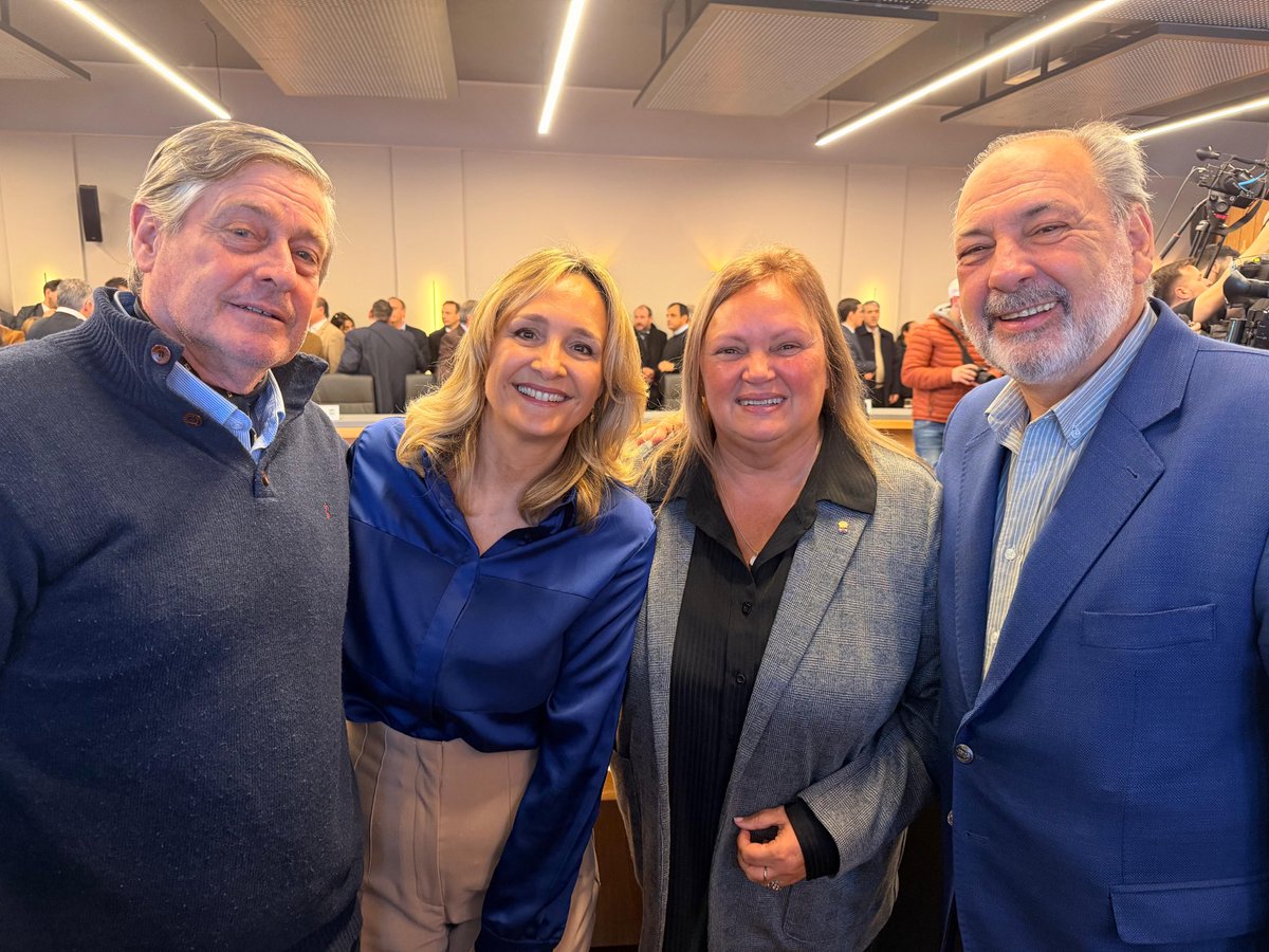 lauraraffo's tweet photo. Felicitaciones a @PajaroEnciso que asumió hoy como presidente del Congreso de Intendentes.
La mejor de las energías para seguir trabajando por un Uruguay descentralizado y de oportunidades!

@cintendentesuy https://t.co/wpf5Fke6UX