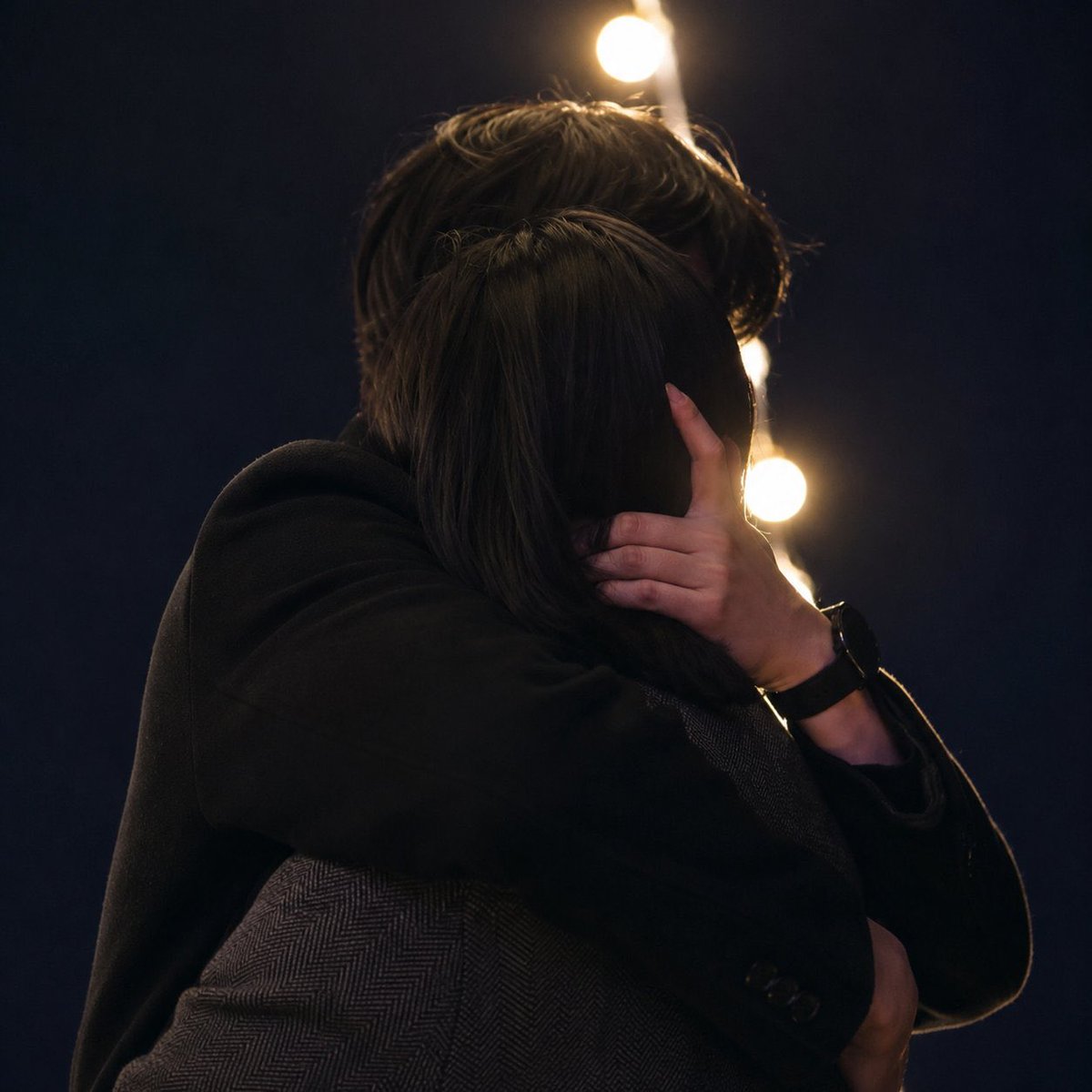 sayssaa's tweet photo. i swear nobody can top them after this perfect ending 😭 the back hug and the head pats!! literally everyone’s dream fr. the way he hugged from behind and gently stroked her head… yeah we all lost here. this is straight up LEGENDARY #HeartSignal5 https://t.co/62j97Nvq4q