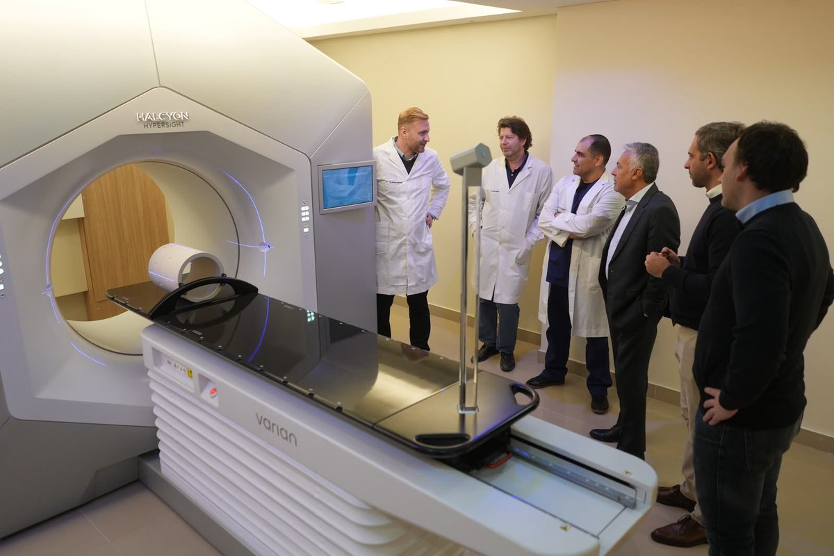alfredocornejo's tweet photo. Seguimos fortaleciendo la salud pública con tecnología de última generación. Hoy recorrimos la Fuesmen, donde incorporamos un nuevo tomógrafo de alta complejidad y un acelerador lineal único en Argentina, que permitirá mejorar los diagnósticos, realizar tratamientos oncológicos más precisos y aumentar la capacidad de atención.

Más tecnología y mejor equipamiento para que los mendocinos puedan acceder a una atención de alta complejidad cada vez más precisa y de calidad.