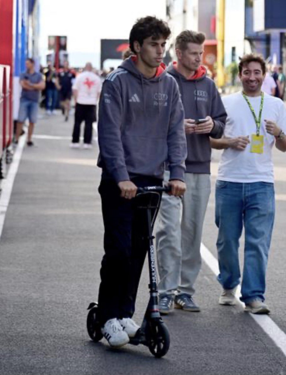 275daily's tweet photo. Nico walking because Gabi stole his scooter 🤣🛴 https://t.co/67qwnz65wg