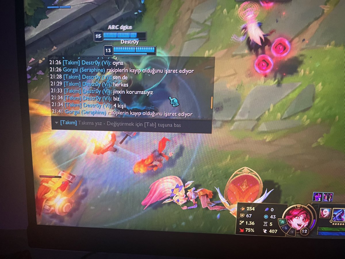 siloshi's tweet photo. league of legends bana degerli hissettiriyor 🙏🏻 onu asla birakmayacagim https://t.co/AAKFgXehMP