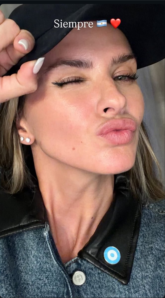 NaiVecchio's tweet photo. Mauro Icardi y Eugenia La China Suárez en Madrid rumbo a Milán. #Icardi se niega a firmar la emisión de nuevos pasaportes italianos de sus hijas tras el robo y hasta que no lo resuelva la justicia estarán varadas. Las clases escolares de Francesca e Isabella en Argentina:el 04/08 https://t.co/CnotGMSDYg