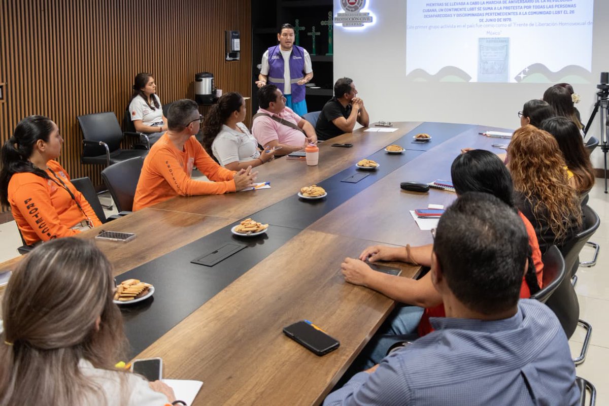 pcivilchiapas's tweet photo. 💜 Como parte de las acciones para promover una cultura de respeto e inclusión, personal de la Secretaría de Protección Civil participó en la plática "Perspectiva de Género, Diversidad e Inclusión".

🤝 La ponencia estuvo a cargo de Oscar Enrique Herrera López, https://t.co/ywZDxfjr83