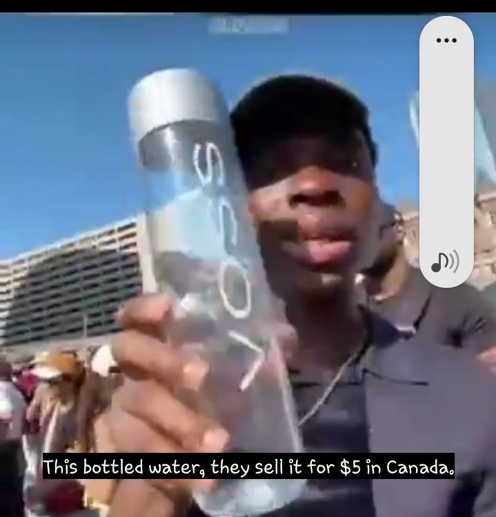 tuloxyb's tweet photo. @mannypluschaos Nigerian streamer Clinton Coker asks why VOSS water costs ₦45,000 in Nigeria. 🤔
Water 💧 let the poor breath ahh nh spring 😮‍💨😒 https://t.co/xeSVHGio6F
