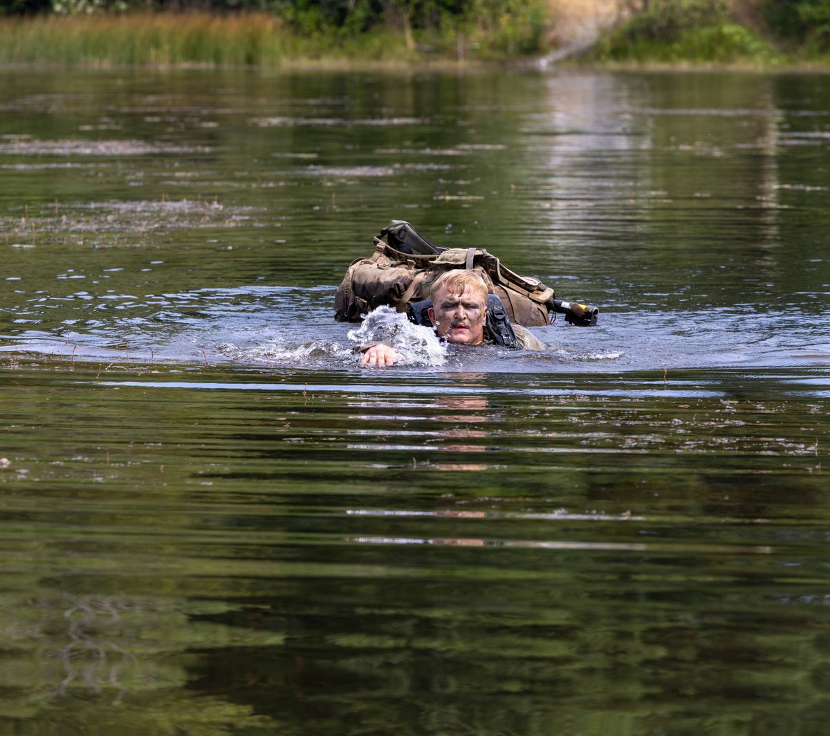 4thInfDiv's tweet photo. The USARPAC #BestSquad Competition is on.

Representing @4thInfDiv, Team Two is tackling water hazards and combat medical events to prove their tactical dominance.

Follow their path to the title. ⚔️

#ArmyStrong #Lethality @USARPAC  @I_Corps https://t.co/GnfLe5pWXo