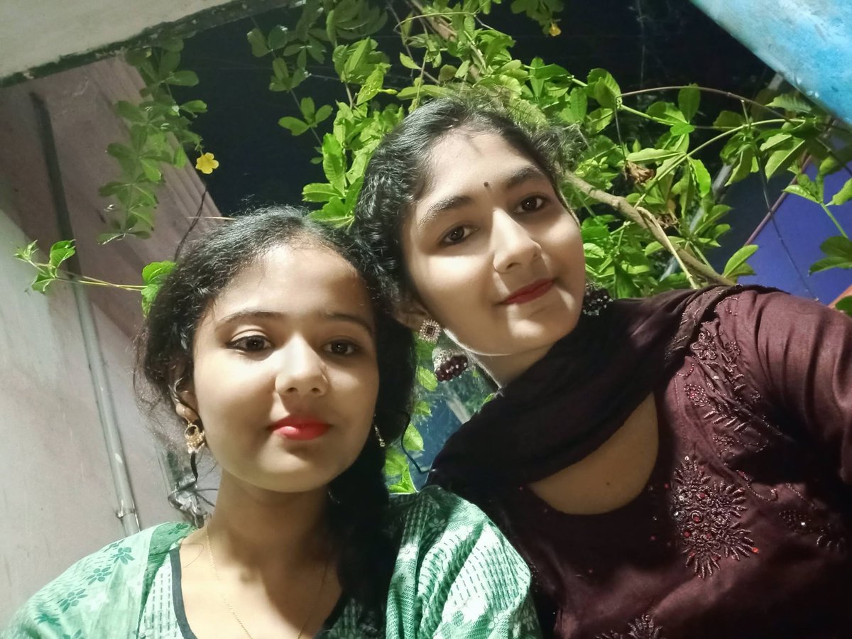 Rinki0Saha's tweet photo. বডিমেট, বেডমেট, রুমমেট 😋 https://t.co/KvhGgyZsD2