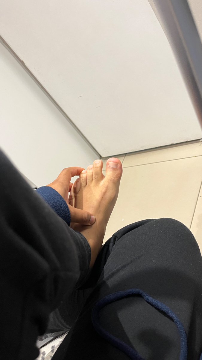 Toetally_fetish's tweet photo. Are you asleep yet? 🦶
#feetfetısh #loveislandxo https://t.co/xYzaMlpR8o