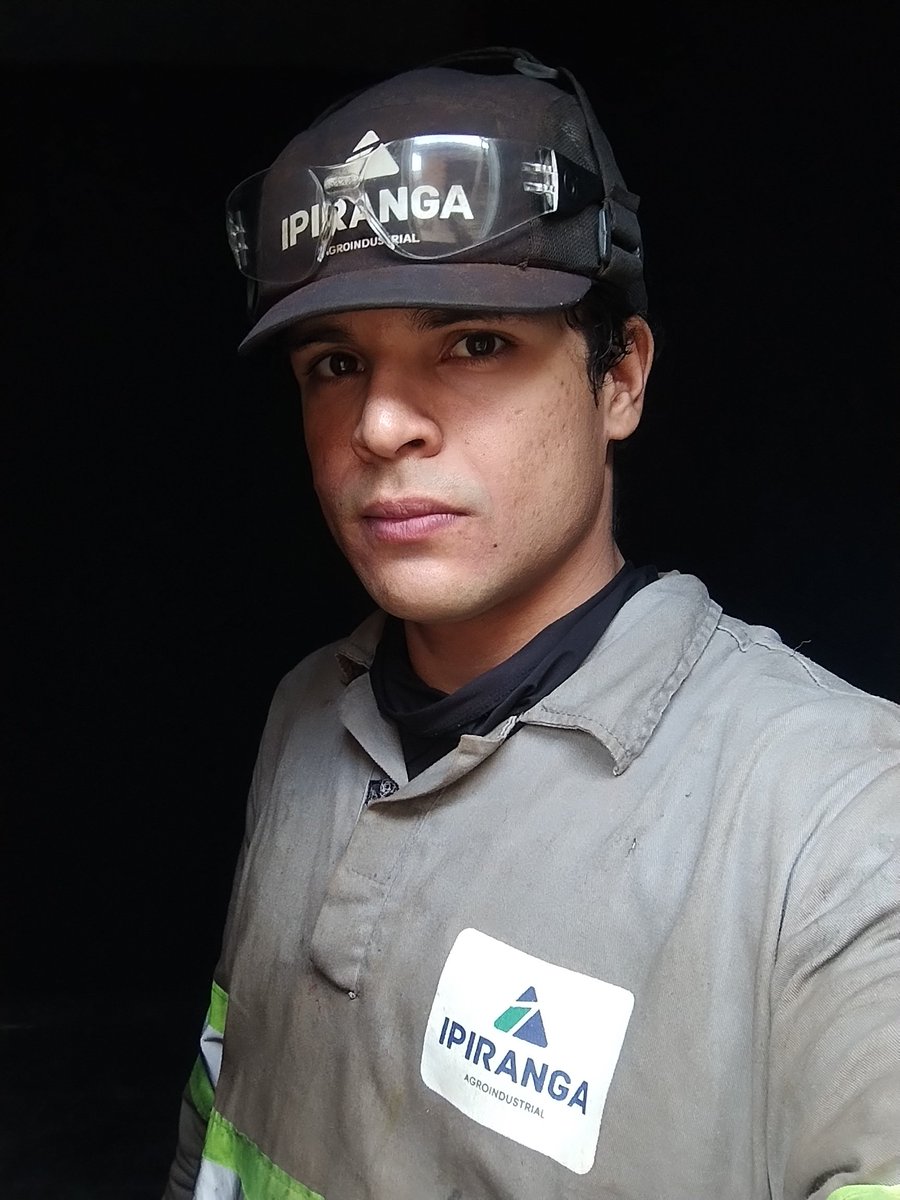 CynoMonokuma_'s tweet photo. Atualmente, trabalho em uma usina como auxiliar de mecânico de caminhões 🔧🧰
.
#mecanicadecaminhao #mecanicapesada https://t.co/6GSUQQGHUl