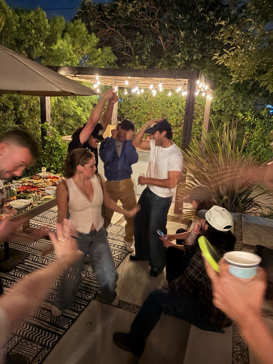 ellabupdates's tweet photo. A LITTLE PARTY!
Ella Bright with Josh Heuston, Jalen Thomas Brooks, Antonio Cipriano and Mika Abdalla. 🥳 https://t.co/mX1n8lgqQ7