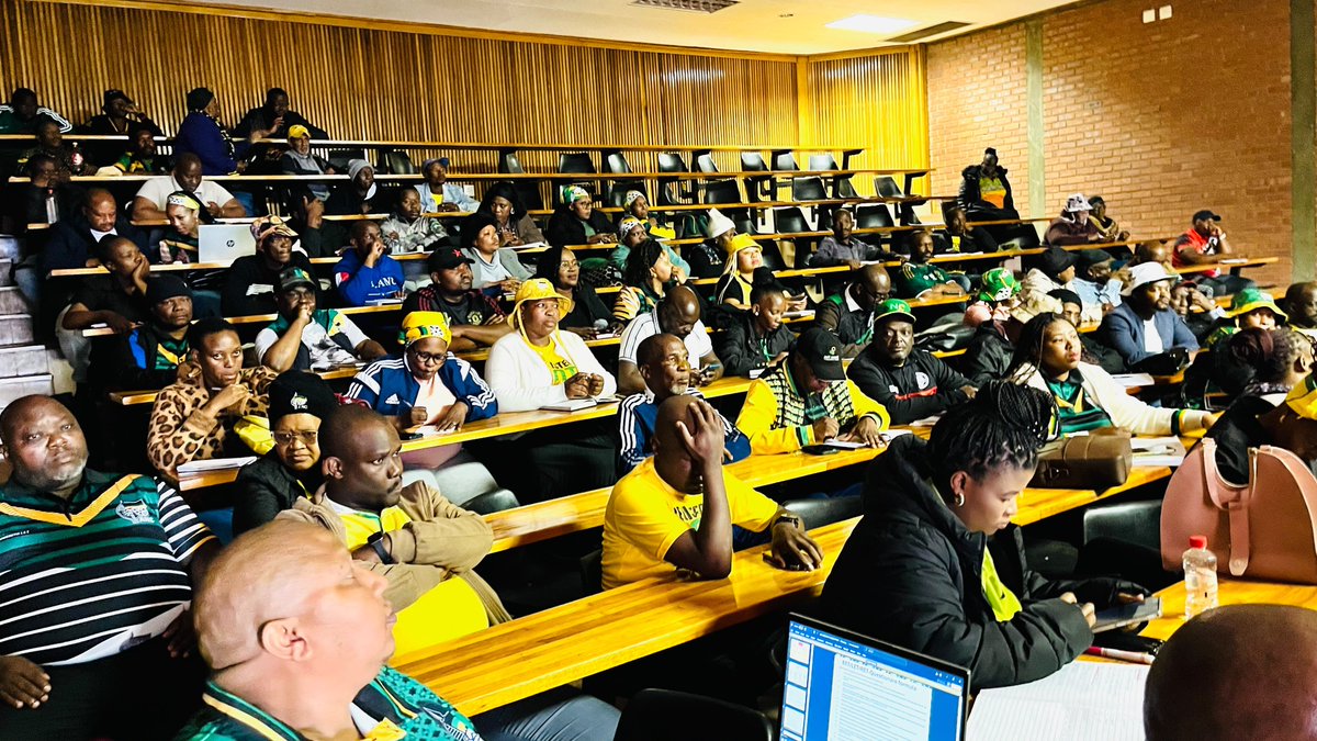 ANCParliament's tweet photo. [IN PICTURES] ANC MP, Cde Thoko Didiza led a meeting with election structures in Newcastle, Mbuso Kubheka Region, as part of preparations to mobilise communities ahead of elections.

#RegisterToVoteANC 
#ANCatWork 
#ThePeoplesMovement https://t.co/MQ0zKBddWG