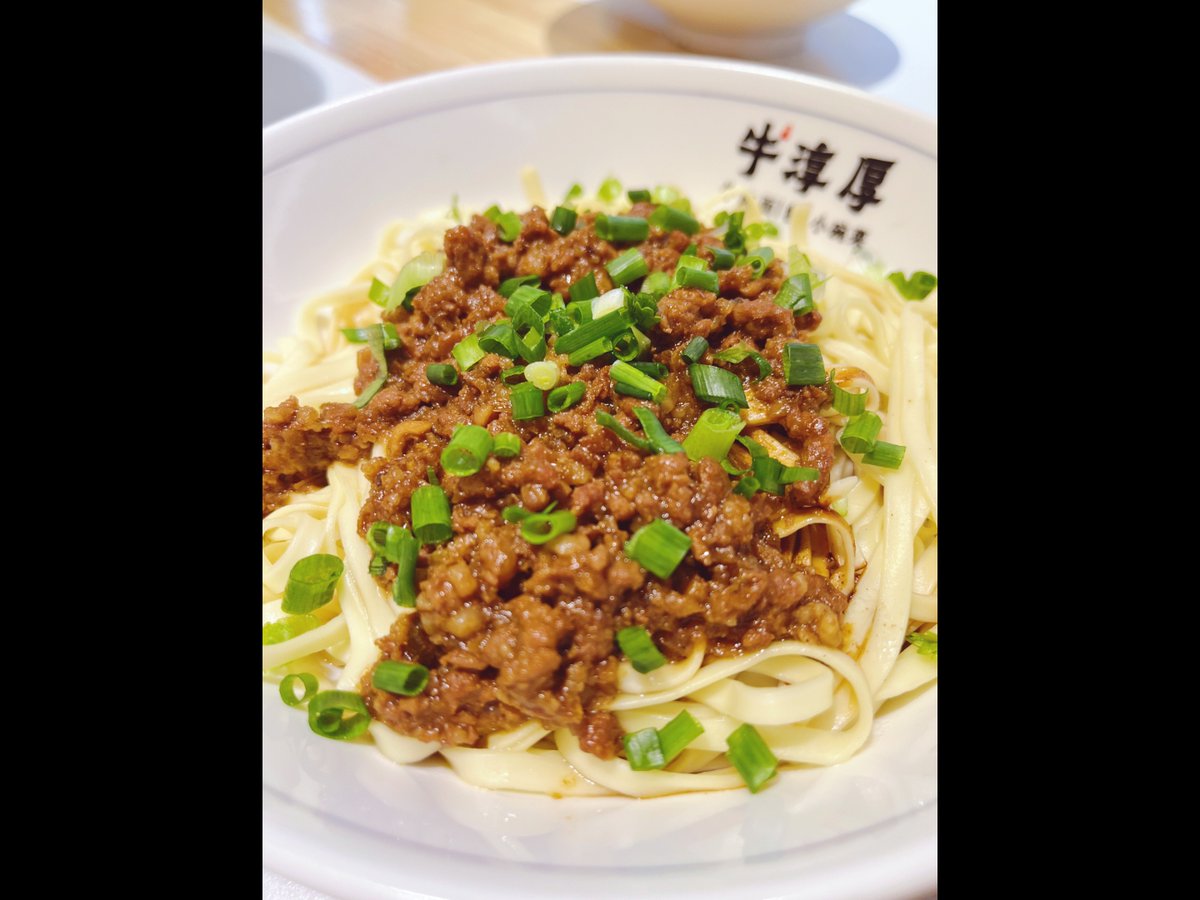 Satendr65122262's tweet photo. Just discovered the coziest noodle shop in Chinatown! The hand-pulled noodles are chewy, the pork broth is rich, and service is so warm 10/10 will be back tomorrow https://t.co/AeOg7ZXPqE