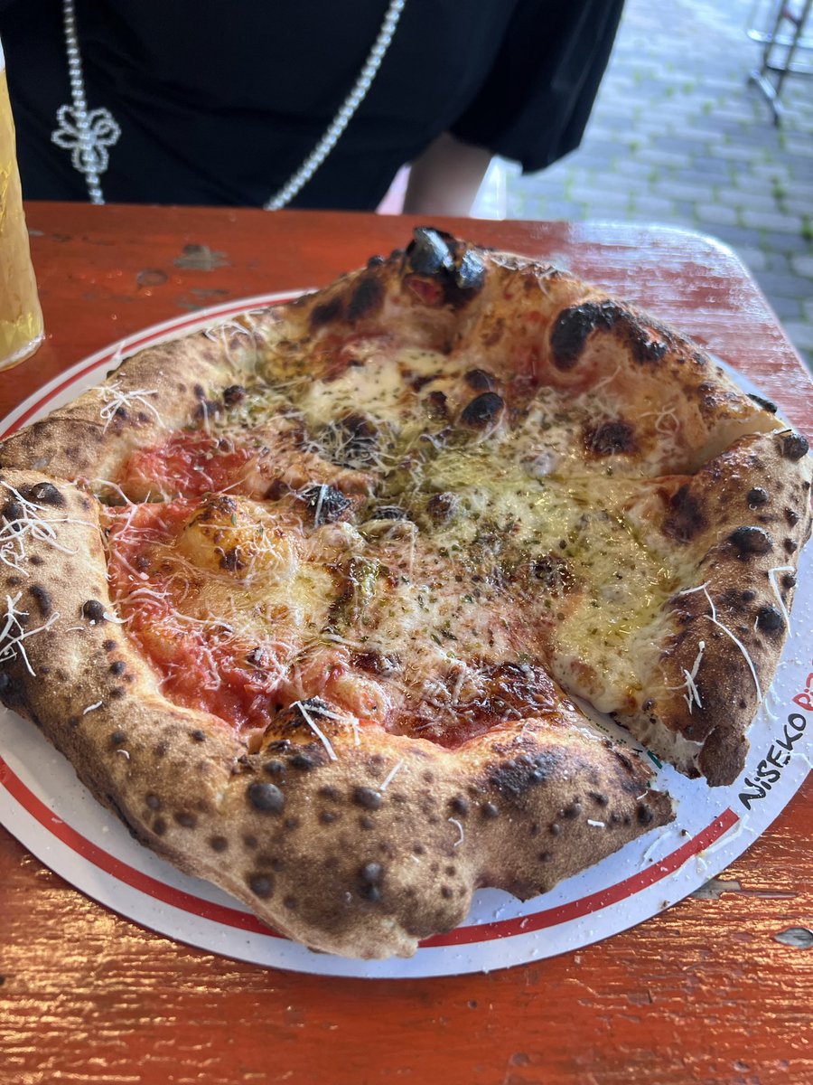 _ta9m's tweet photo. ビアガーデン行って飲んで食って満足して家帰って寝てた！
ピザガチうま案件。おすすめです。
いい休みだったわ
今日から仕事頑張ります^_^ https://t.co/MOun60ZMlP