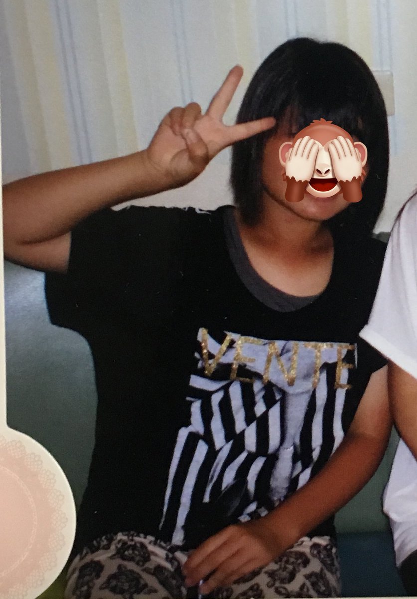 _y_12_mn's tweet photo. @Ruri_e_babylove 12歳から25歳
元々色白でしたが、部活の日焼けで中学生の時はずっと焼けてました💧この時を自分では松崎しげる時代って呼んでます笑 高校生の時から焼けるこ��に懲り懲りになり部活はしないでいたら元に戻りました！今でも色白です！娘さんもいつかは色白に戻るかと？🥺 https://t.co/vK9MVZUkyd