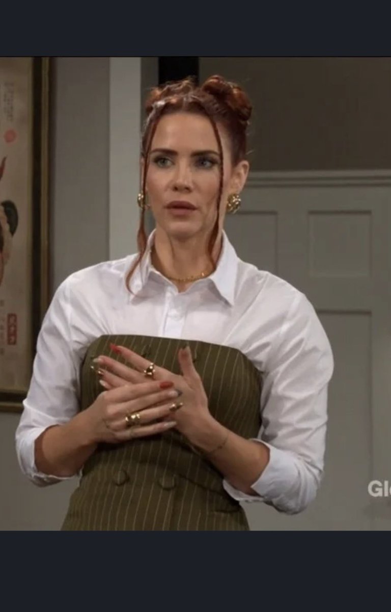 BriRenee303's tweet photo. What in the all hell did they do to my favorite character’s outfit and hair??? #yr https://t.co/XVPlTT1vhM