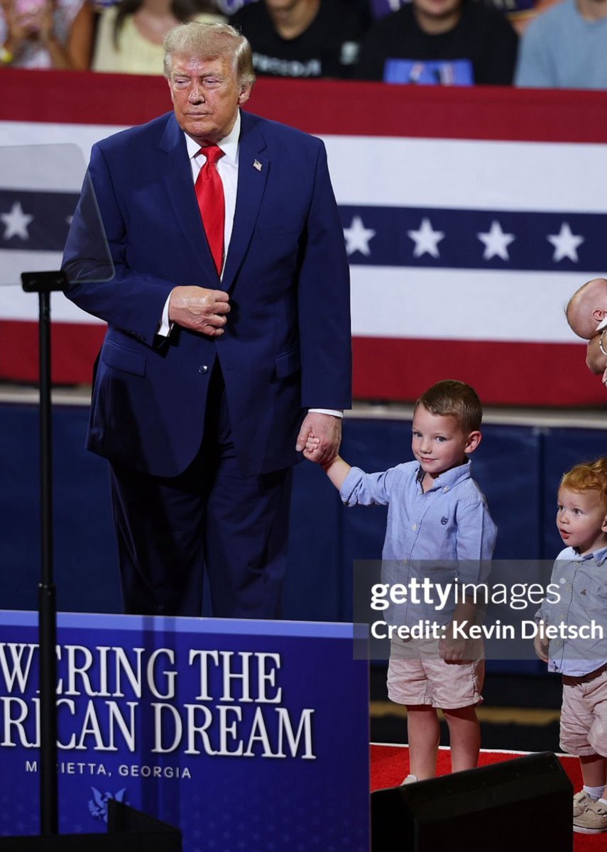 EObodoegbu's tweet photo. This is so cute man. https://t.co/SQZGkGTcLO