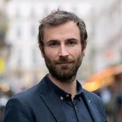 sahelbrut's tweet photo. 🚨🔴 ALERTE — ACTIVISTES AFRICAINS, OUVREZ LES YEUX !

🇫🇷 Arnaud Froger, responsable de Reporters sans frontières (RSF), aurait tenté d’approcher des membres des #BIR_C en leur proposant de l’argent en échange d’informations sensibles.

🎯 Derrière le masque du « journaliste », une opération de collecte de renseignements ?

⚠️ Des accusations extrêmement graves évoquent également un possible lien avec la DGSE française. Les éléments présentés comme des preuves doivent désormais être examinés sérieusement.

ACTIVISTES AFRICAINS : LA VIGILANCE EST DE MISE !