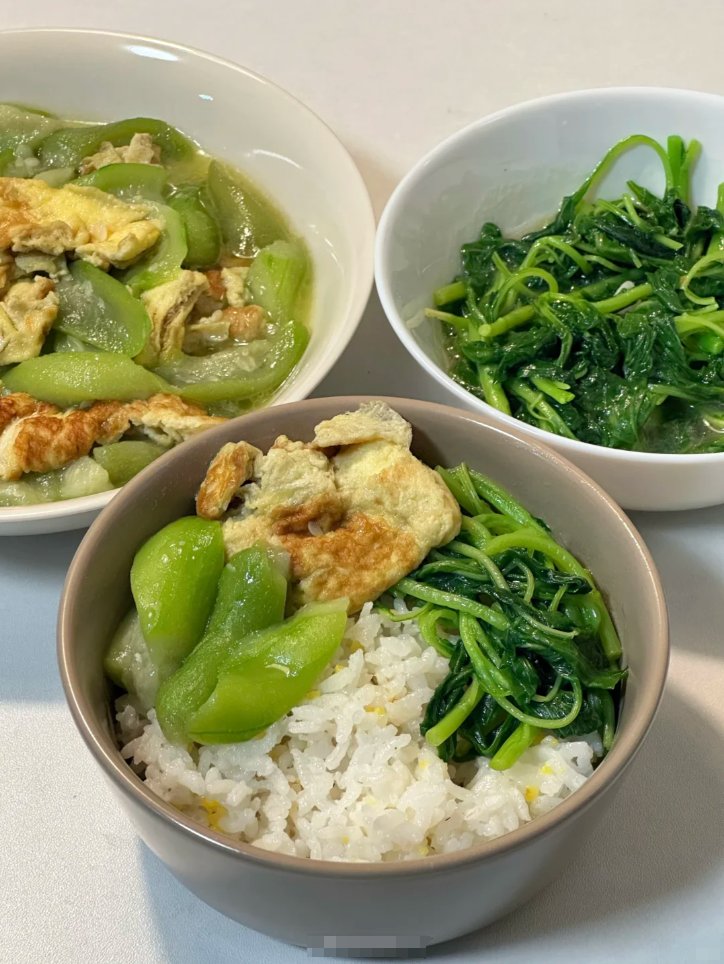 7pbfYr6lgjaW0CZ's tweet photo. Just enjoyed a warm bowl of homemade congee with pickles and a side of steamed greens — simple meals hit different every time. https://t.co/sJM93CgYG6