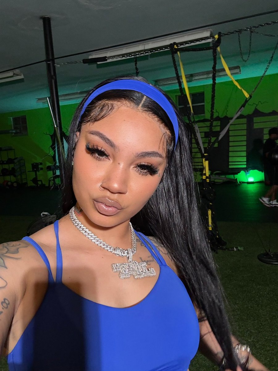 _AsiaaG's tweet photo. Pretty in my blue Lu 💙 https://t.co/4xbLSTAYKj