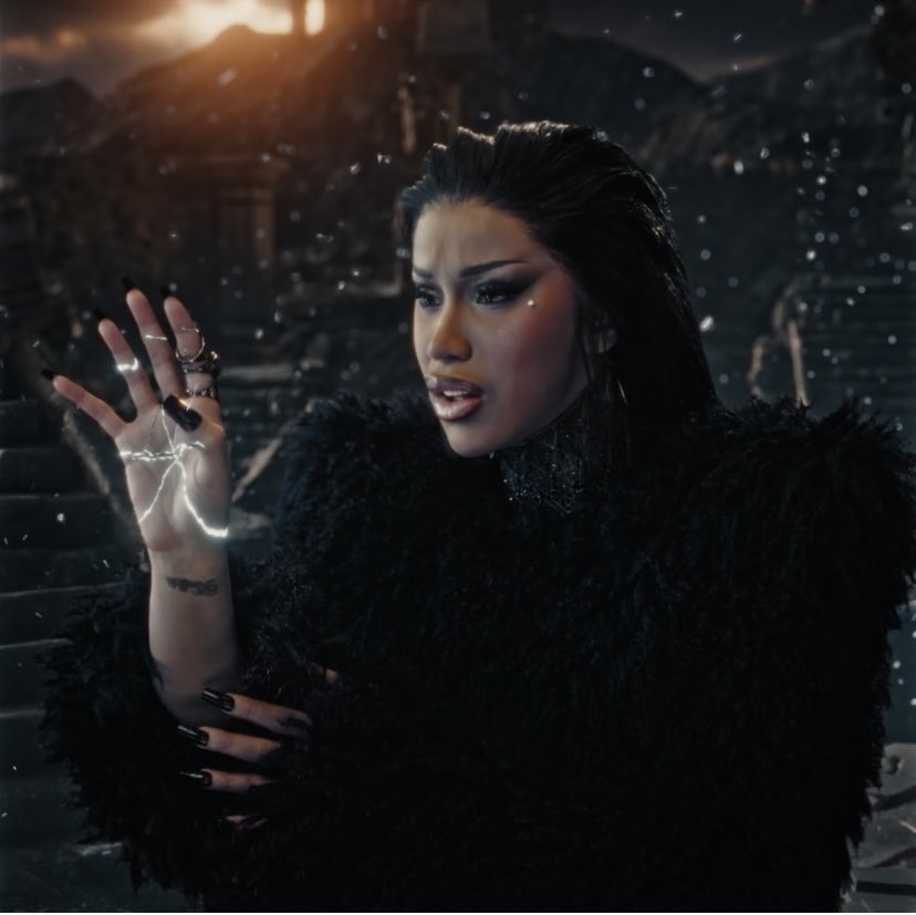 Salutethebardi's tweet photo. Little miss drama tour ,we miss you 😭😩 https://t.co/TfpfQqEn29