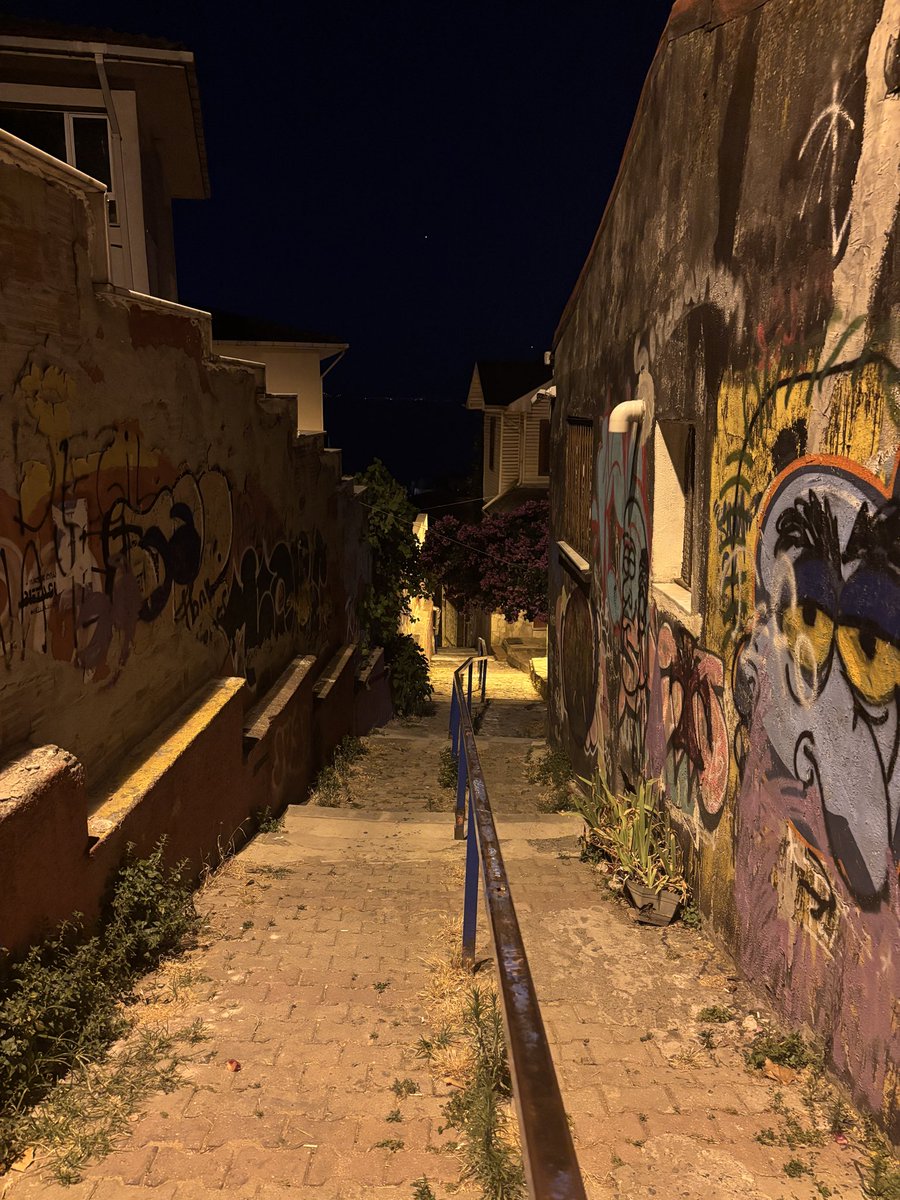 Mertaldmrr's tweet photo. Neden olmasın dedim. 
Belki bir yolu vardır https://t.co/QHANXe30Ds