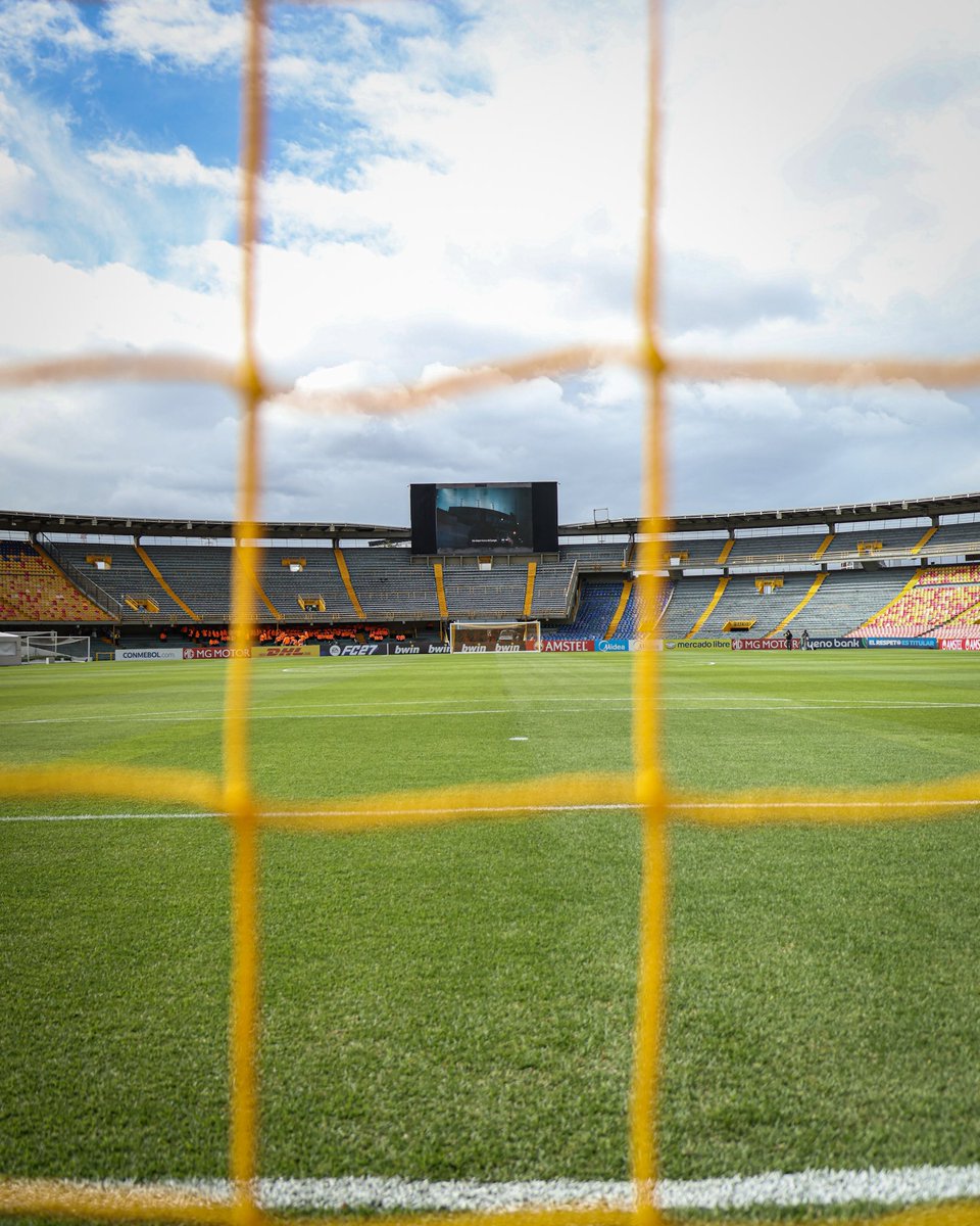 SantaFe's tweet photo. ¡El Campín 🏟️ listo para volver a ver a El Primer Campeón 🇮🇩😍!

#VamosSantaFe https://t.co/3NZSkiBWug