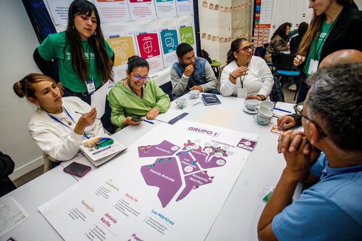 fonturcol's tweet photo. 2/3 Durante la jornada se desarrolló un taller para diseñar rutas turísticas que integren prácticas de comercio justo, promoviendo experiencias que reconozcan el valor de las comunidades, sus saberes y tradiciones, y generen beneficios para quienes forman parte de la cadena turística.