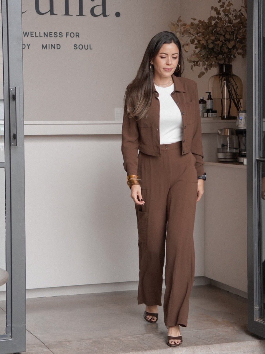 Sarahbustani's tweet photo. ¡La definición de ‘Quiet Luxury’! El toque perfecto de elegancia y comodidad. El ‘match’ que no sabías que necesitabas en tu armario. 
Este set de nuestra marca LVYOU sera tu nuevo conjunto favorito ya que podrás crear miles de looks con el. 
Encuéntralo ya en @liverpoolmexico y en https://t.co/Uk6LlYOj6U 

#sarahbustani #lvyoubysarahbustani #tendencias #estilo #moda