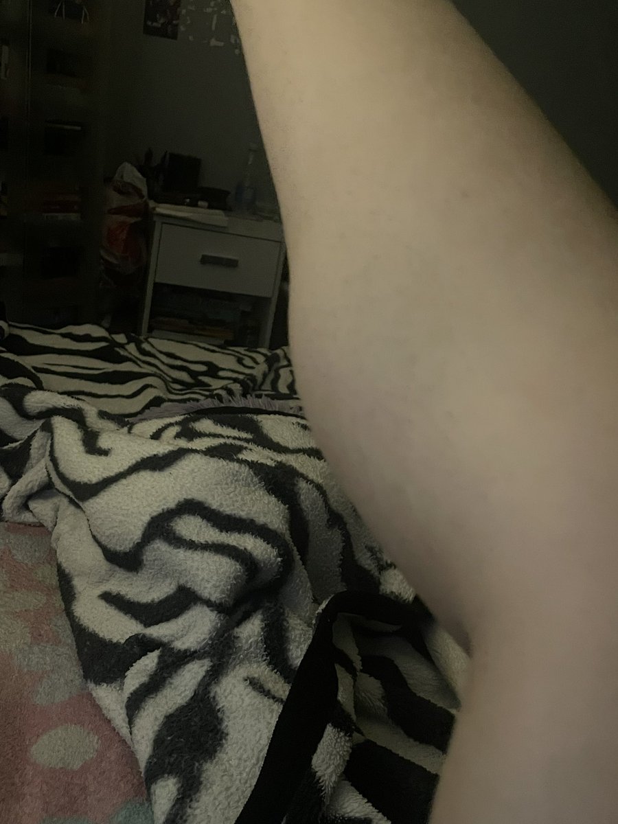 plxwerzz's tweet photo. FUCK ASS BIG ASS CALVES https://t.co/Nr4Gx7qQ3z