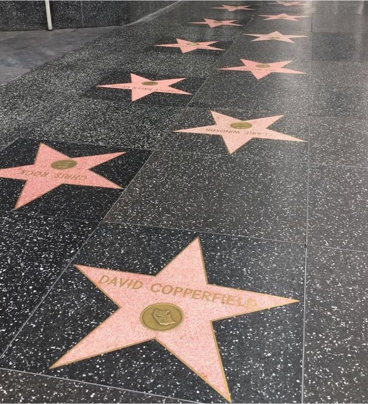 QGdoPOP's tweet photo. ICÔNICA! Karol G vai receber uma estrela na ‘Calçada da Fama’ de Hollywood em 2027. https://t.co/mDvvNUmwn8