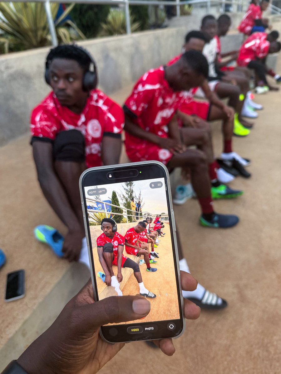 SimbaSCTanzania's tweet photo. Admin cam siku ya kwanza mazoezini tukiwa Rwanda 📲 #NguvuMoja https://t.co/WSM96WOcZL