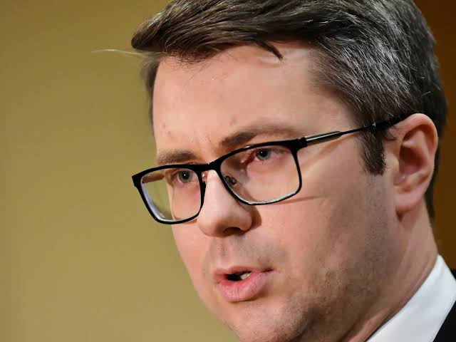 NigdyWiecejPiS's tweet photo. Rzecznik nowej partii Mateusza Morawieckiego "Chrześcijańska Unia Jedności" Piotr Müller podkreśla, że skrót nazwy ich partii to CUJ, bez "h". https://t.co/sds3HrUy0c