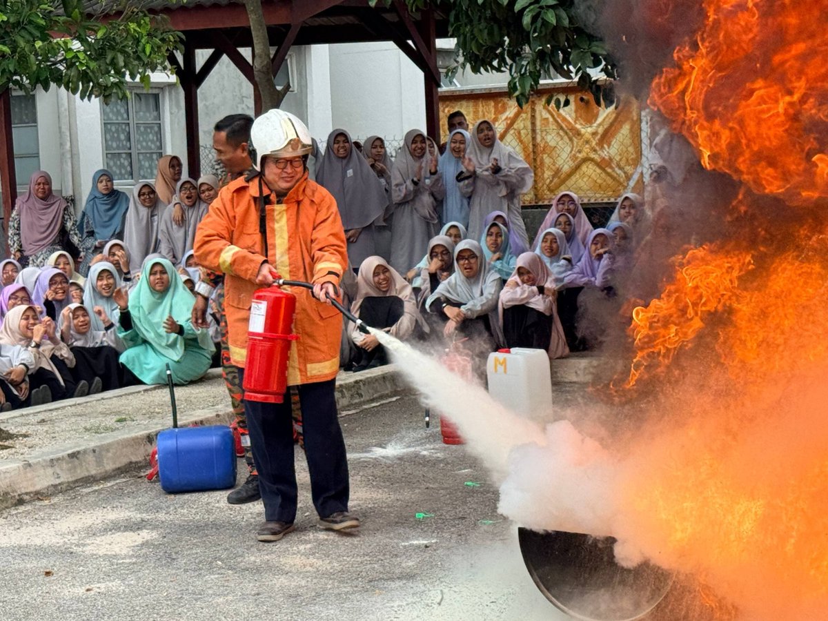 sbiyayasanmsu's tweet photo. Melihat, memahami dan mempraktikkan, agar ilmu keselamatan bukan sekadar teori, tetapi dapat dipraktikkan.

🚒 Ilmu keselamatan mampu menyelamatkan nyawa. https://t.co/YDfJCggbwy