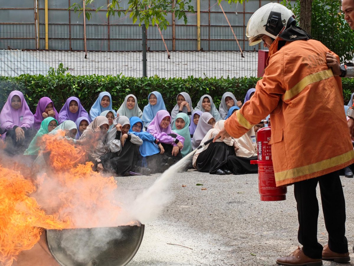 sbiyayasanmsu's tweet photo. Melihat, memahami dan mempraktikkan, agar ilmu keselamatan bukan sekadar teori, tetapi dapat dipraktikkan.

🚒 Ilmu keselamatan mampu menyelamatkan nyawa. https://t.co/YDfJCggbwy