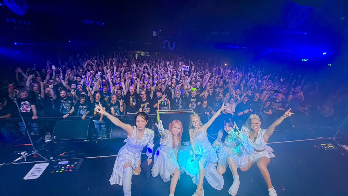 lovebites_jp's tweet photo. 🇭🇺Budapest!! What a hottest night!! Blood, sweat and metal!! Thank you for the sold out show!! See you again soon!!

The next is… Warsaw!!🇵🇱 https://t.co/rqxbyLsLM8