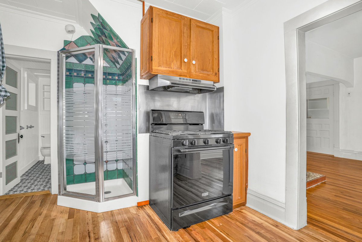 zillowgonewild's tweet photo. This home has the latest hot feature in kitchen design. 

Currently listed for only $585,000 in Longmont, CO. https://t.co/teok25Ip2m