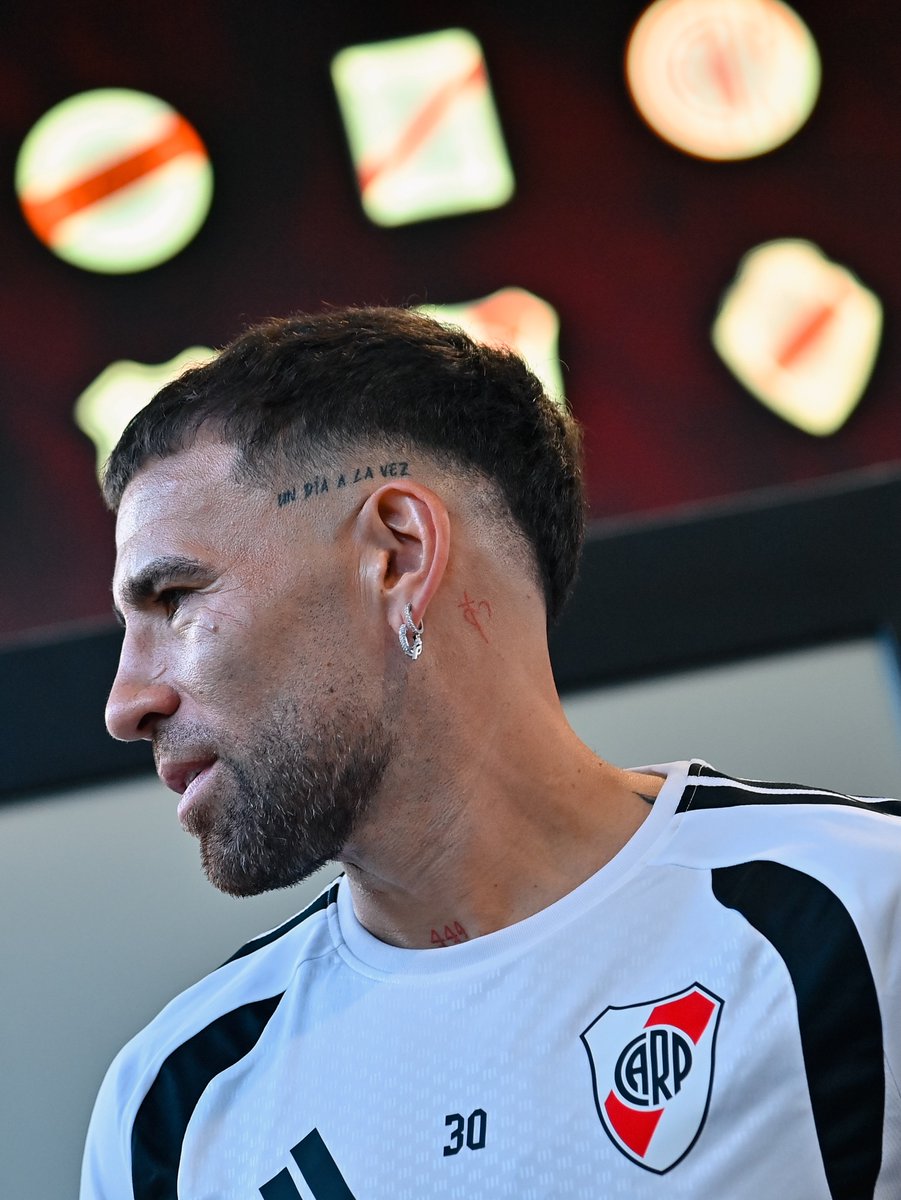 River_LBT14's tweet photo. Bienvenido, Ota!! ⚪️🔴⚪️💪🏻 https://t.co/KrmIWiEeOl