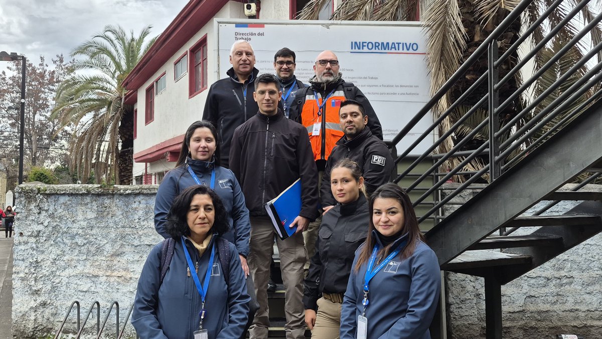 drtmetrooriente's tweet photo. @PDI_CHILE En el procedimiento participaron los inspectores/as del Trabajo: Julia Cerón, Bernardita Curihuentro y Marcos Frau. La jefa de la Unidad Inspectiva, Elizabeth Rosales, el jefe de la Oficina ICT Stgo. Sur, Guillermo Reyes, junto al coordinador Inspectivo, Rodrigo Cabezas https://t.co/mpmDonu3Ue