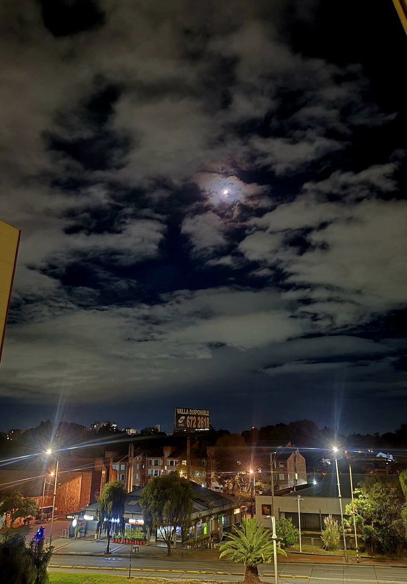davidmoralesfl1's tweet photo. Luna
.
#moon
#espectaculonatural 
#photography 
#moonlovers #moonphotography https://t.co/AmMIaYuMRD