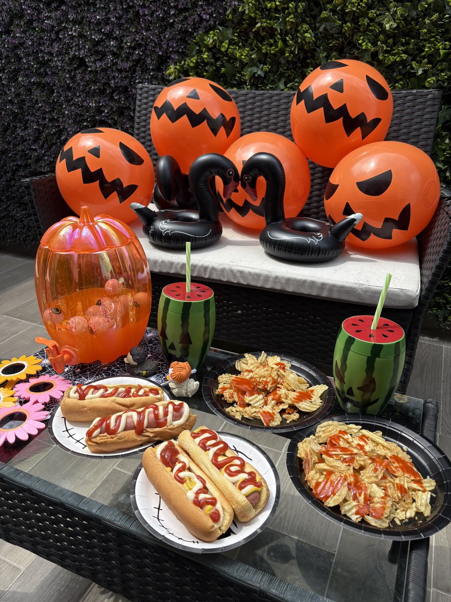 Eve_Janeth20's tweet photo. You + Me🖤
🎃Spooky Treats🎃
and a Summerween date🧡🍓🍪🩵💦🦈⛱️🔪🥨🧛🏻♀️🧛🏻♂️☀️🌭👻👙🪓🌊
#summerween #spookyszn #ghouls #halloween #halloweenparty #slashersummer #HorrorCommunity #spookyseason #finalgirl https://t.co/lkiRoGBKBI