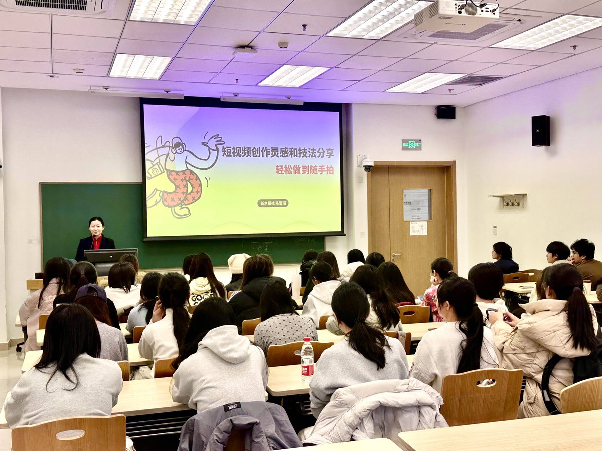 9o55Dk6hy3MBYUl's tweet photo. [ Creative Writing Club's open mic night tonight at 7 PM in the campus lounge! Share your poetry, stories or just listen - all are welcome! Free hot drinks too!]， https://t.co/QEHOOsFIha