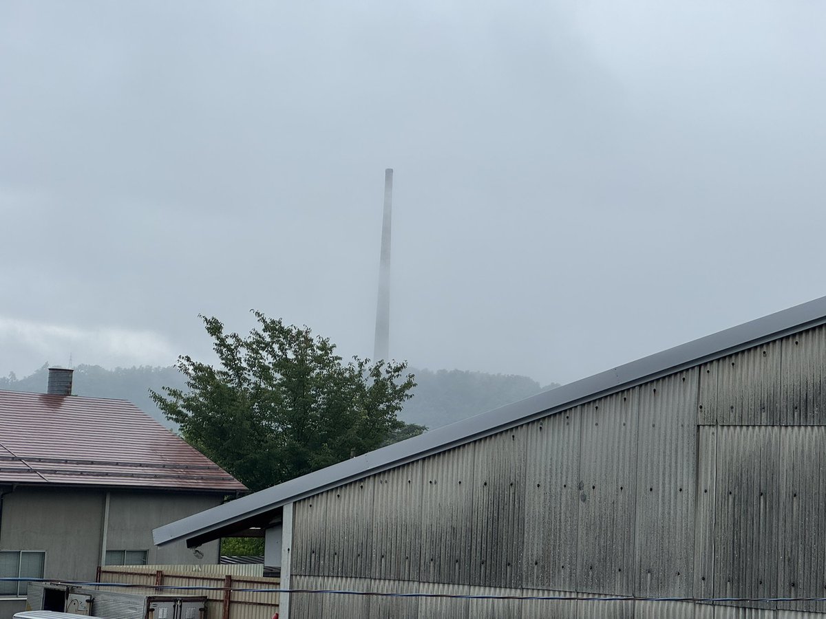 miyakoonodera's tweet photo. 「大煙突日乗 」 〜今朝の煙突の見える風景〜 #煙突 #宮古市 #smokestack #japan #tohoku #iwate #miyako https://t.co/tfYZkNIp36