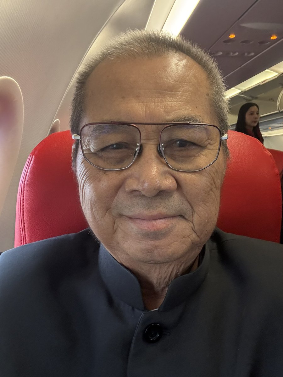 slide2495p's tweet photo. ผมสนใจ เรื่องฮั้วสว.
ใกล้ชิด ติดตามรอ ไม่หงอหาย
เพราะ สว.คือ “อำนาจอธิปไตย”
โกง สว.คือ“จัญไร” ถ้าใครทำ

ไอลอว์ มาเปิดซ้ำ ข้อมูลเก่า
ปรากฏชื่อ แลเงา ให้ขยำ
จะฟ้องกัน นัวเนีย ให้หลาบจำ
ฮั้ว สว. ความริยำ ถูกเปิดโปง…!!!???

จาก
สส.รศ.พิเศษ ดร.อดิศร เพียงเกษ
         เพื่อไทย 24 กรกฎาคม 2569