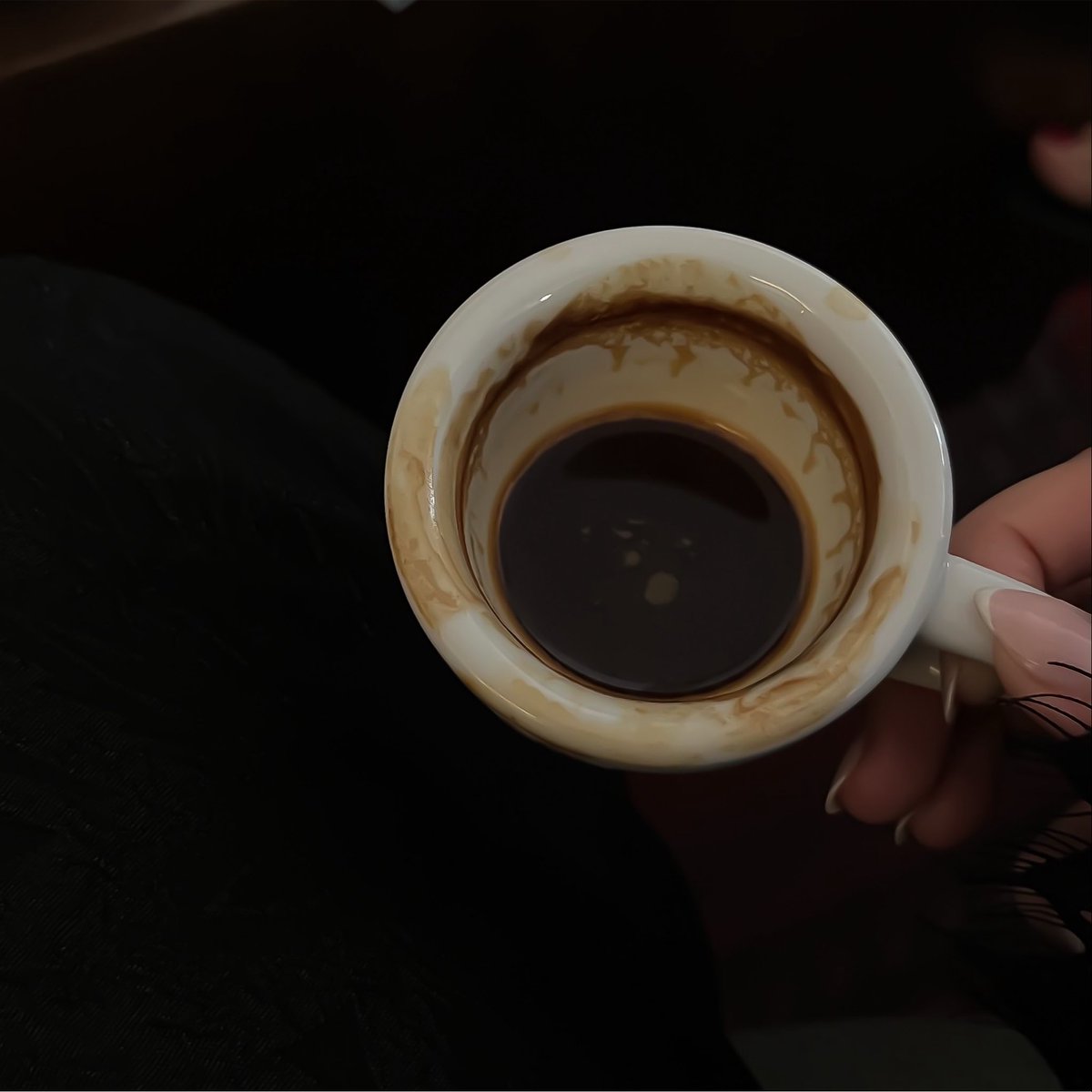 vjuo_'s tweet photo. «ما كان للشعر طاري لين ثار الشعور
و ما صرت كلّي عذوبة لين ذقت العذاب»
—فهد قطنان https://t.co/UngK5GJ7o6