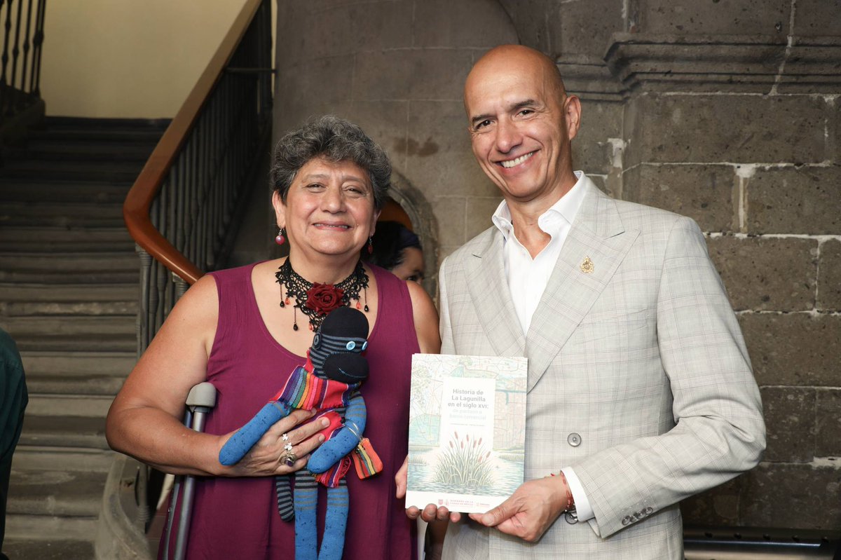 guerrerochipres's tweet photo. Histórica, emblemática, barrial y, ahora, videovigilada por el @C5_CDMX, La Lagunilla sigue escribiendo su historia. Felicito a Clementina Battcock y Patricia Escandón por la presentación de La Lagunilla durante el siglo XVI, junto con la directora del @Centro_CDMX, Loredana Montes. Conocer el origen de nuestros barrios también es una forma de cuidar su futuro