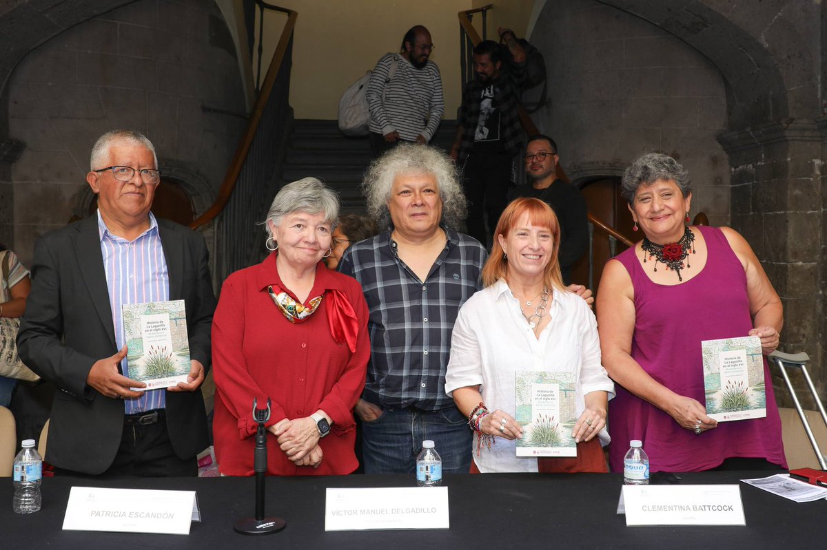 guerrerochipres's tweet photo. Histórica, emblemática, barrial y, ahora, videovigilada por el @C5_CDMX, La Lagunilla sigue escribiendo su historia. Felicito a Clementina Battcock y Patricia Escandón por la presentación de La Lagunilla durante el siglo XVI, junto con la directora del @Centro_CDMX, Loredana Montes. Conocer el origen de nuestros barrios también es una forma de cuidar su futuro