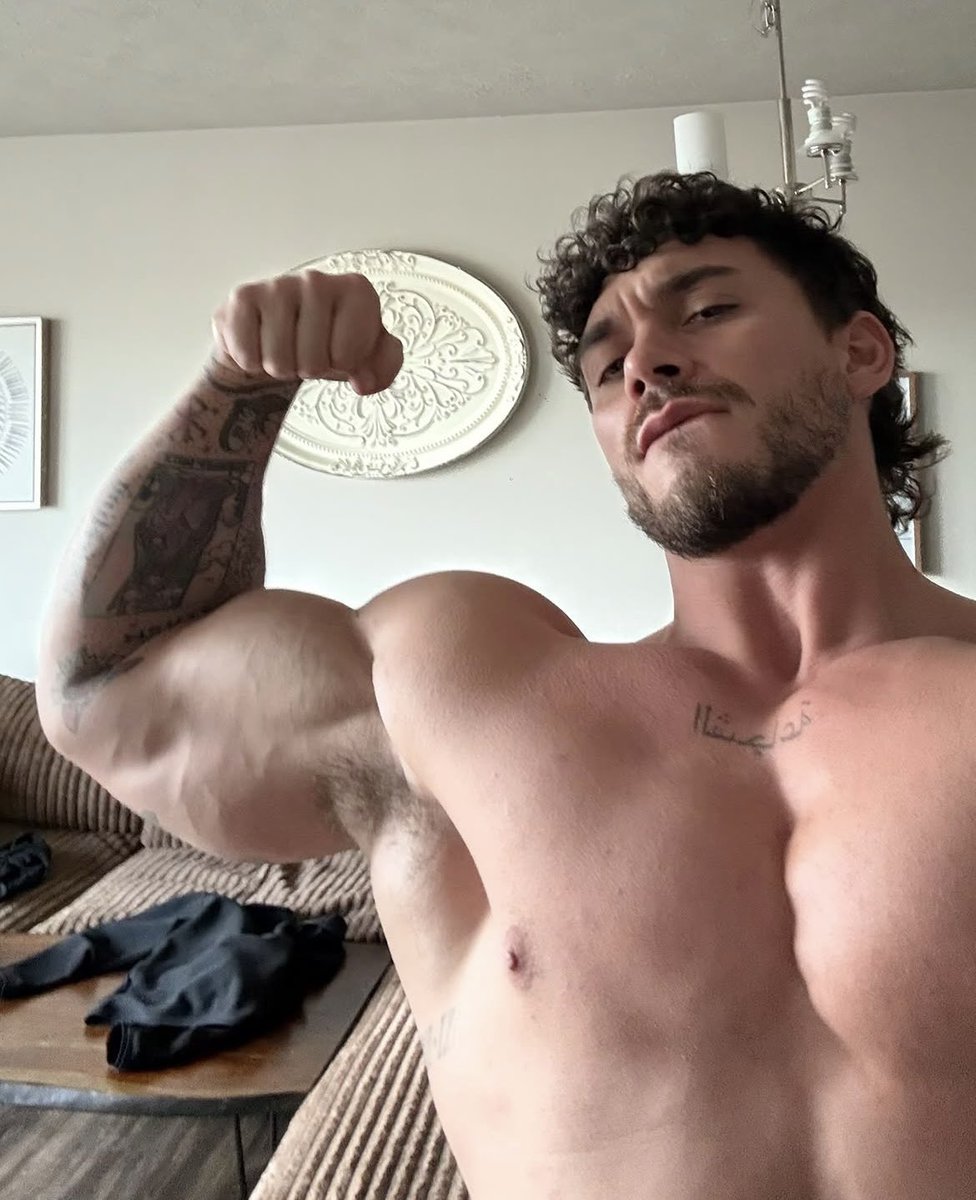 hotdudezz's tweet photo. https://t.co/LeeLu6MKJD