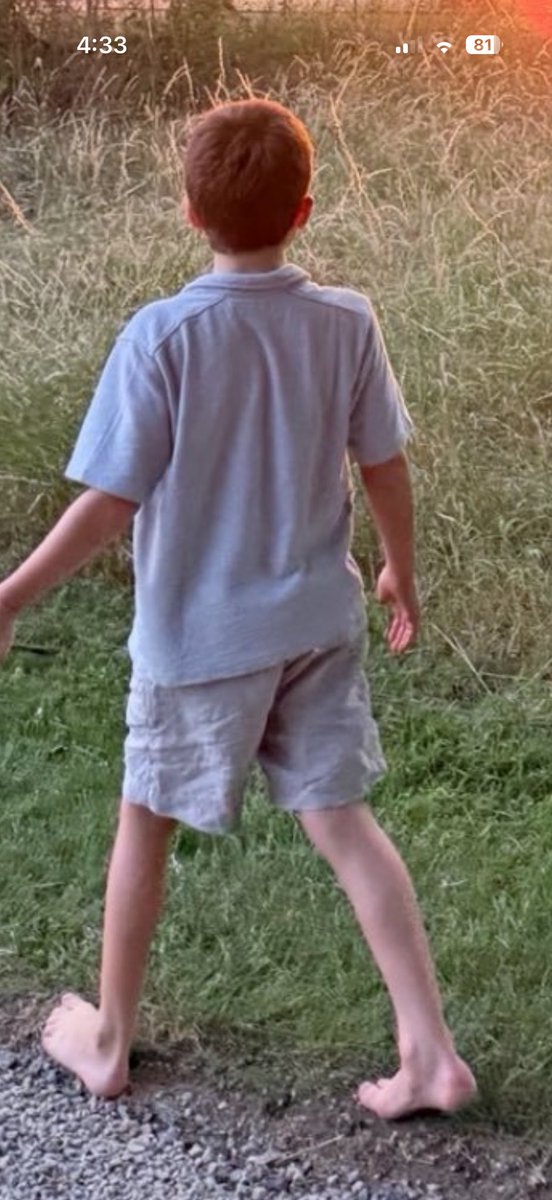 JoCoCo20's tweet photo. Anyone else wondering which boy is the real Archie? Is it the brown-haired five year old boy in the cockpit or is it the auburn-haired ten year old barefoot boy? 
>> Full disclosure: I do not believe there ever was a Sussex baby born to the Duke and Duchess so….whatevs. https://t.co/UJTkWdd5k9