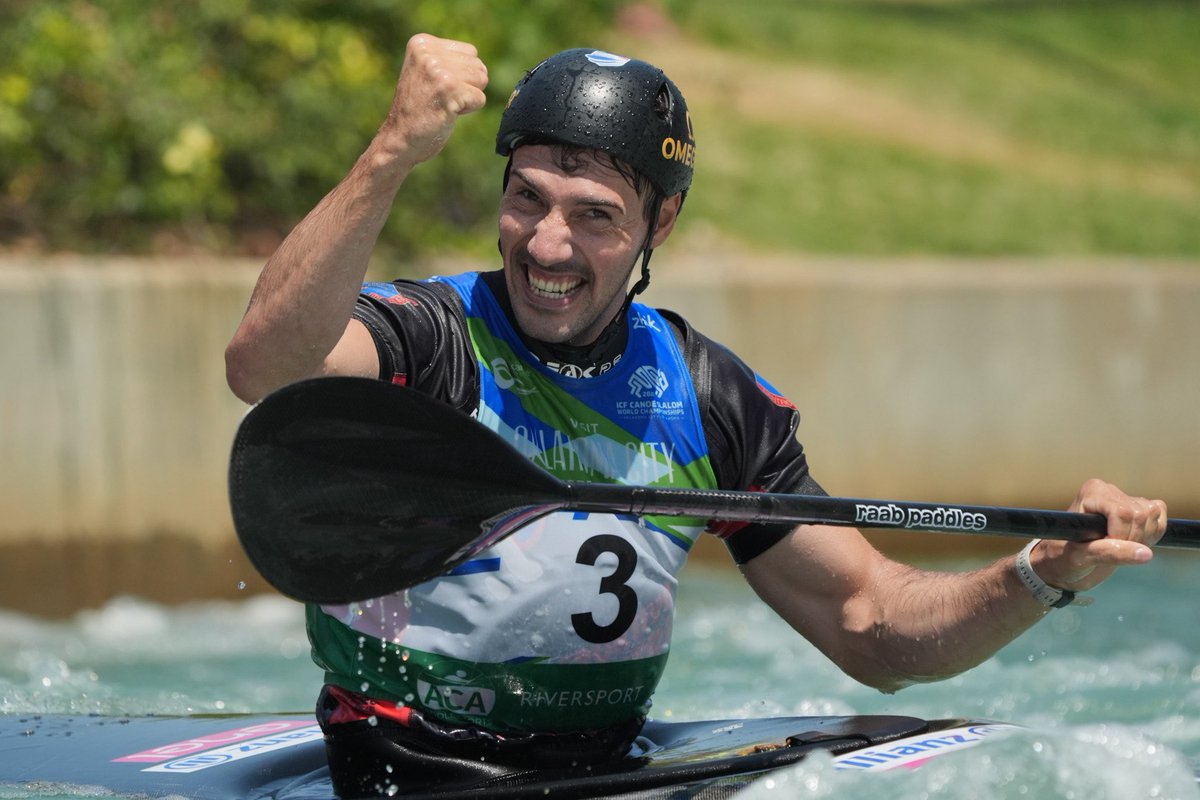 ItaliaTeam_it's tweet photo. Ci hai fatto gioire ancora, Giovanni 🎉
De Gennaro conquista il bronzo nel K1 ai Mondiali di #canoa slalom sul canale olimpico di Oklahoma City 🇮🇹
Due anni dopo l'oro olimpico un'altra dimostrazione di forza con vista #LA28 🚣🏿
Grande Gio! 🔥
📸 Bruneau/FICK
#ItaliaTeam @federcanoa